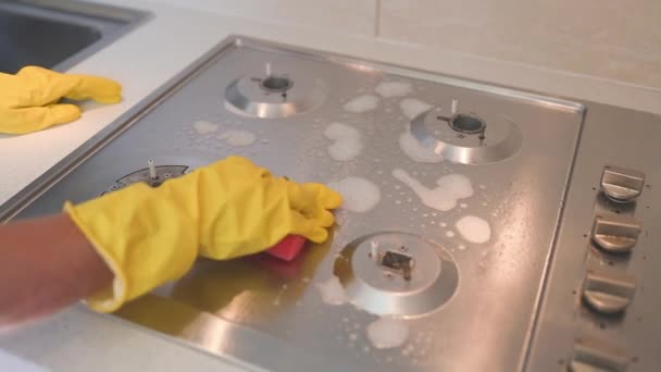 Γυναικεία Σόμπα Αερίου Χέρι Πλύσιμο Σφουγγάρι Έννοια Καθαρισμού Του Σπιτιού — Αρχείο Βίντεο