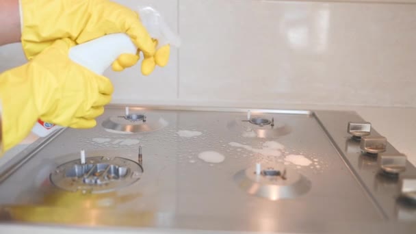 Piec Gazowy Mycia Rąk Gąbką Koncepcja Sprzątania Domu Wysokiej Jakości — Wideo stockowe
