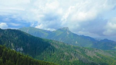 Polonya 'daki Tatra Dağları. Görüntü Kasprowy Wierch 'den. Yüksek kaliteli FullHD görüntüler