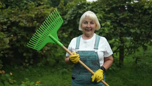 Woman Gardener Holding Garden Tools Hands Outdoor Garden High Quality — Stock Video