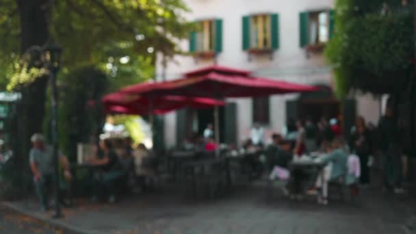 Nieostry Widok Tradycyjną Włoską Kawiarnię Niezidentyfikowani Ludzie Jedzą Włoskie Jedzenie — Wideo stockowe