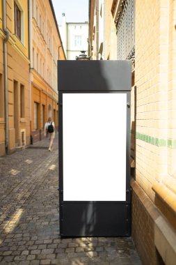Mesajınız ya da içeriğiniz için metin alanı ya da içeriği olan boş reklam panosu, yol kenarında halka açık bilgi panosu, boş afiş hazırlama, açık afiş temizleme 