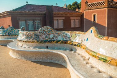 Park Guell. Gün doğumunda Barcelona 'nın parktan görünüşü. Yüksek kalite fotoğraf