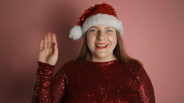 Glad Ung Vacker Santa Hatt Kvinna Som Håller Video Samtal — Stockvideo
