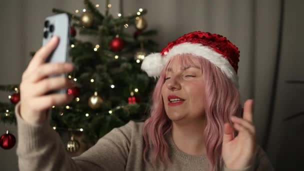 2024 Navidad Feliz Joven Hermosa Mujer Caucásica Haciendo Selfie Por — Vídeo de stock