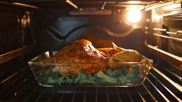 Detailní Záběr Pečené Horké Grilované Zeleniny Trouby Domácí Kuchyně Vysoce — Stock video