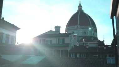 Santa Maria del Fiore kilisesinin kubbesi ve Floransa 'daki eski kasabanın muhteşem manzarası. Yüksek kaliteli FullHD görüntüler