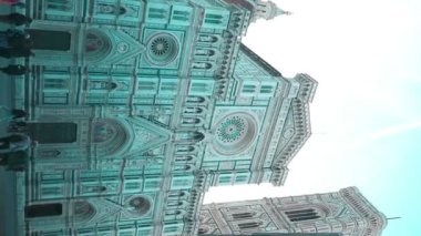 Santa Maria del Fiore kilisesinin kubbesi ve Floransa 'daki eski kasabanın muhteşem manzarası. Yüksek kaliteli FullHD görüntüler