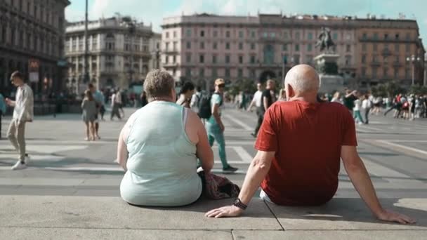 Миланский Собор Вид Людей Гуляющих Площади Пьяцца Дуомо Милан Галерее — стоковое видео