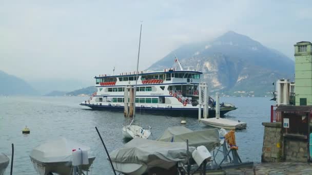 意大利科莫 2023年10月12日 意大利夏至日落期间游轮在科莫湖上航行的全景 — 图库视频影像