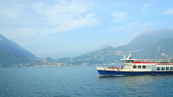 Como Włochy Października 2023 Panoramiczny Widok Statek Wycieczkowy Przepływający Przez — Wideo stockowe