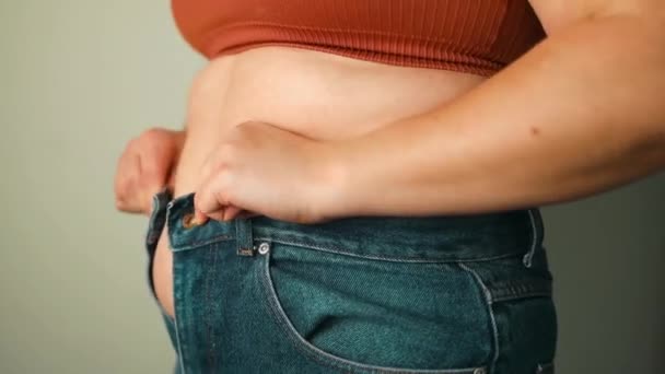 Zbliżenie Fałdy Tłuszczu Dużym Brzuchu Kobiety Nadwagą Koncepcja Nadmiernej Wagi — Wideo stockowe