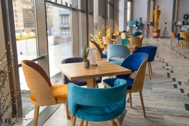 Çatı katı tarzı modern kafe, tuğla duvarlı kahve seti. Yüksek kalite fotoğraf