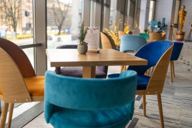 Çatı katı tarzı modern kafe, tuğla duvarlı kahve seti. Yüksek kalite fotoğraf