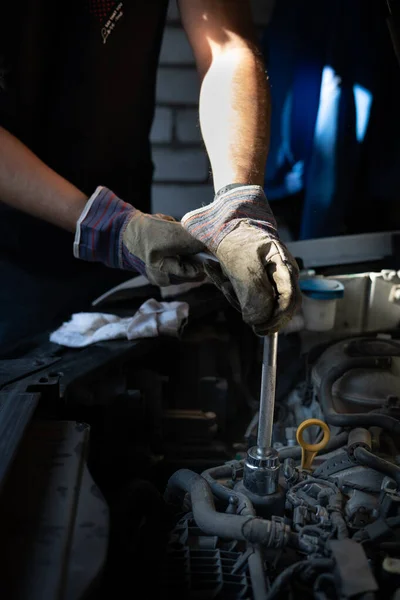 Mechanic Repairs Car Hood High Quality Photo — Stock Photo, Image