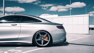 Kyiv, Ukrayna - 15.11.2022: Mercedes-Benz S63 Coupe AMG 