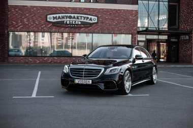 Kyiv, Ukrayna - 15.11.2022: Mercedes-Benz S63 AMG 