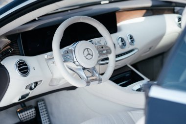 Kyiv, Ukrayna - 15.11.2022: Mercedes-Benz S63 Coupe AMG 