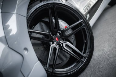 Kyiv, Ukrayna - 15.11.2022: Audi SQ7 ABT