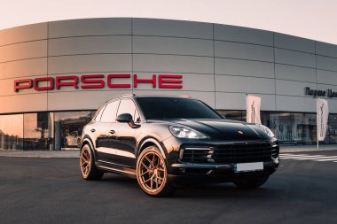 Kyiv, Ukrayna - 15.11.2022: Porsche cayenne gts