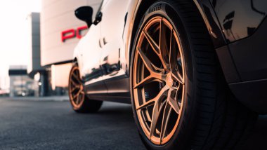 Kyiv, Ukrayna - 15.11.2022: Porsche cayenne gts