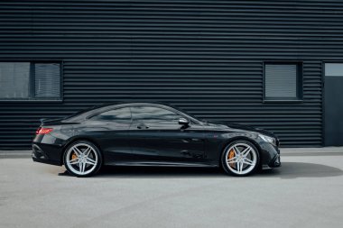 Kyiv, Ukrayna - 15.11.2022: Mercedes-Benz S63 Coupe AMG Brabus 700