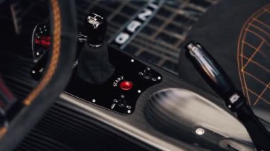 Pagani Zonda Cinque Coupe vs Roadster