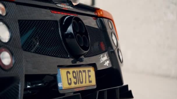 Pagani Zonda Cinque Coupe Roadster — Stockvideo