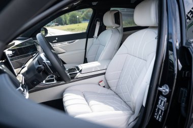 BMW 7 Serisi Alman Araba Konforu