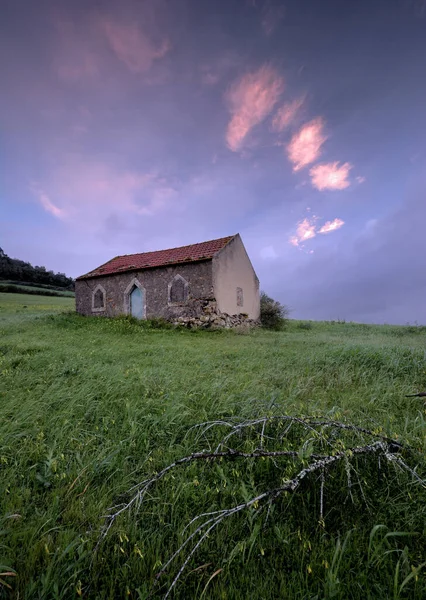 Antiga Igreja Abandonada Nas Montanhas — Fotografia de Stock