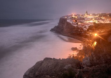 Gece gökyüzünün deniz üzerindeki görüntüsü, Portekiz, Portekiz