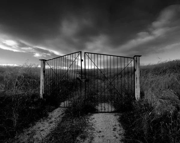 Покинуті Ворота Кінці Поля — стокове фото