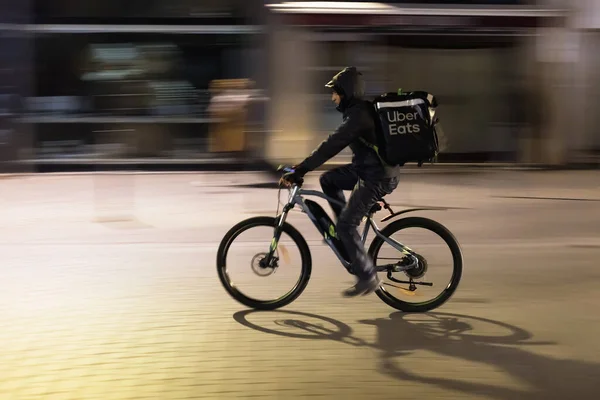 Lille France October 2022 Unidentified Man Delivering Food Bike Uber — Stock Photo, Image