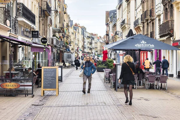 Dieppe Francja Września 2022 Grand Rue Dieppe Niezidentyfikowanymi Ludźmi Dieppe — Zdjęcie stockowe
