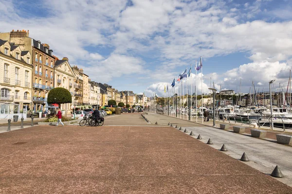 Dieppe Francja Września 2022 Promenada Porcie Dieppe Niezidentyfikowanymi Ludźmi Dieppe — Zdjęcie stockowe