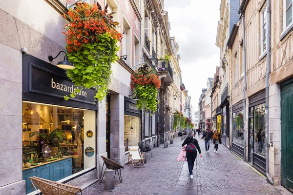 Rouen Francja Października 2022 Ulica Handlowa Starym Mieście Rouen Ludźmi — Zdjęcie stockowe