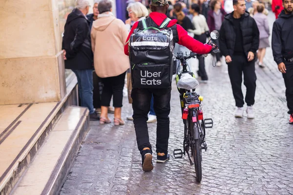 Rouen France Octobre 2022 Uber Mange Messager Dans Ville Animée — Photo