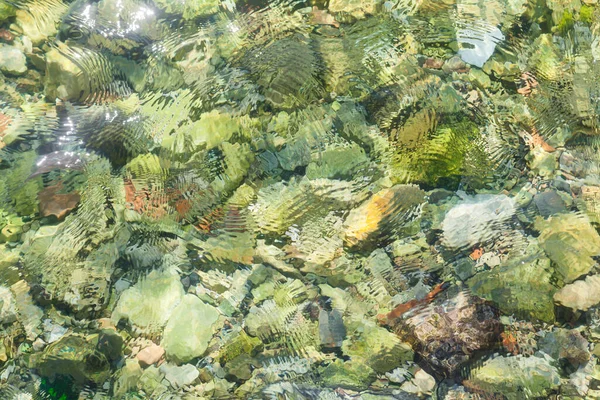 Yerdeki Çakıl Taşlarıyla Dalgalı Yüzeyinin Arkaplan Dokusu — Stok fotoğraf