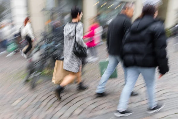 Bild Med Rörelse Oskärpa Shopping Människor Promenader Gågata Stad — Stockfoto