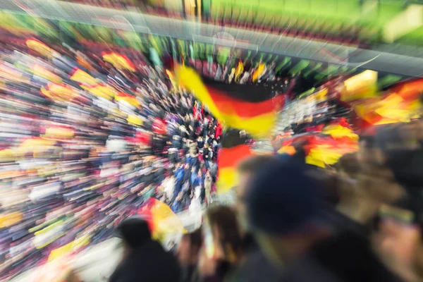 Kép Fényképezőgéppel Készült Zoom Hatása Emberek Német Nemzeti Zászlók Egy — Stock Fotó