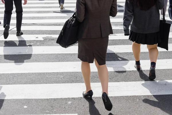 Picture Business People Who Crossing City Street — Stock Photo, Image