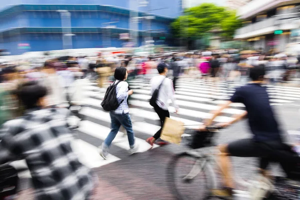 Kameralı Fotoğraf Tokyo Japonya Daki Ünlü Shibuya Geçidini Geçen Insanların — Stok fotoğraf