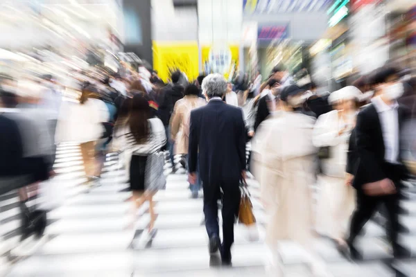Snímek Fotoaparátem Zoom Efekt Davu Lidí Přecházejících Shibuya Přechod Tokiu — Stock fotografie