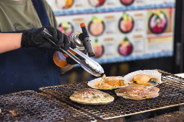 Chef Street Kitchen Famous Fish Market Tsukiji Tokyo Japan Prepares — Stock Photo, Image