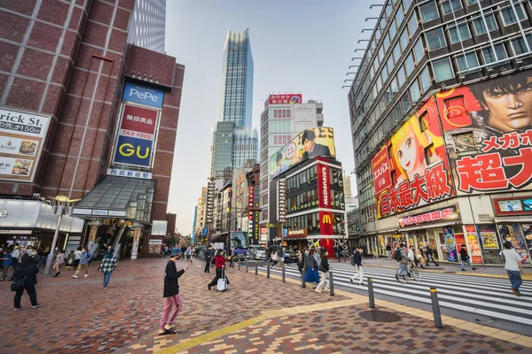 Tokio Japan April 2023 Kruising Shinjuku City Met Niet Geïdentificeerde — Stockfoto