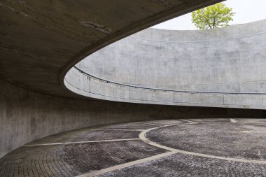 Osaka, Japonya - 14 Nisan 2023: Tadao Ando tarafından tasarlanan Osaka Bölgesi Sayamaike Müzesi. Müze, Sayama göletinin 1400 yıllık tarihi ve inşaat mühendisliğini ön plana çıkarıyor.