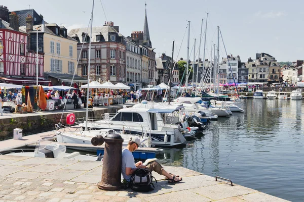 Honfleur Frankreich Juni 2023 Hafen Von Honfleur Mit Unbekannten Département lizenzfreie Stockbilder