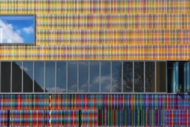 Münih, Almanya - 5 Nisan 2023: Kunstareal 'deki Brandhorst Müzesi' nin modern mimarisi. Sergide Henkel Trust Udo ve Anette Brandhorst 'un varislerinin modern sanat eserleri sergileniyor.