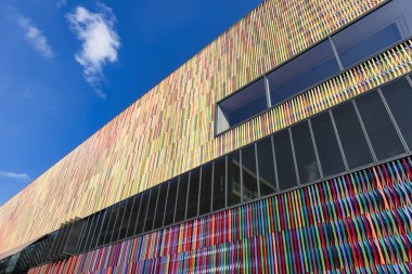Münih, Almanya - 5 Nisan 2023: Kunstareal 'deki Brandhorst Müzesi' nin modern mimarisi. Sergide Henkel Trust Udo ve Anette Brandhorst 'un varislerinin modern sanat eserleri sergileniyor.