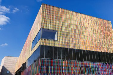 Münih, Almanya - 5 Nisan 2023: Kunstareal 'deki Brandhorst Müzesi' nin modern mimarisi. Sergide Henkel Trust Udo ve Anette Brandhorst 'un varislerinin modern sanat eserleri sergileniyor.